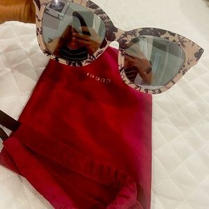 Gucci woman’s sunglasses authentic gray white pattern